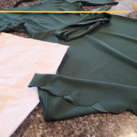 Elegant Green Dress - Picture 7 of 7